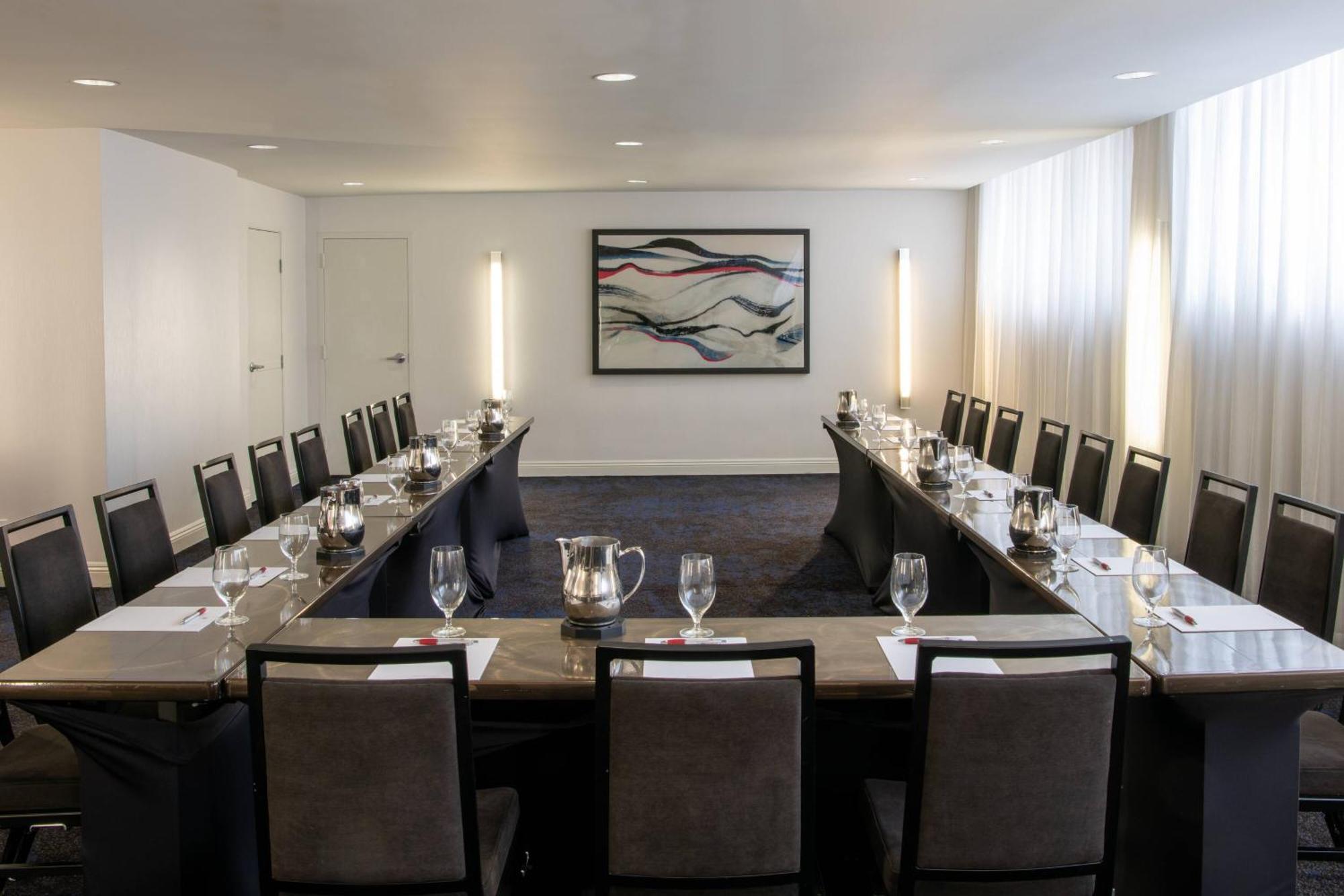 Beverly Hills Marriott Hotel 4*